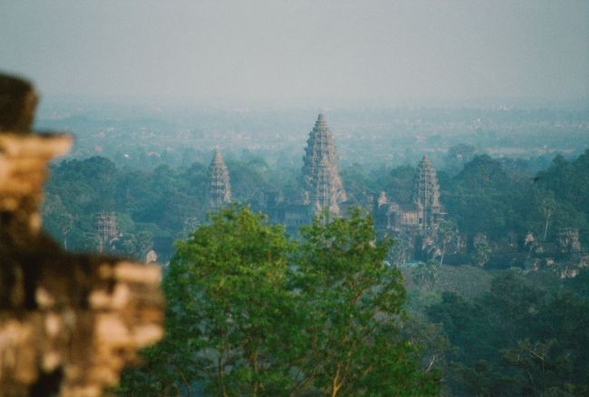 遠くから見るアンコールワット
