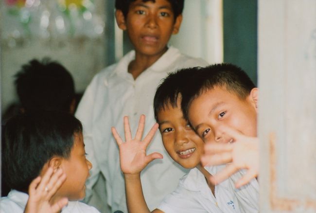 夕方はゲストハウスの横の小学校に入り込んでた。<br />日本なら絶対無理