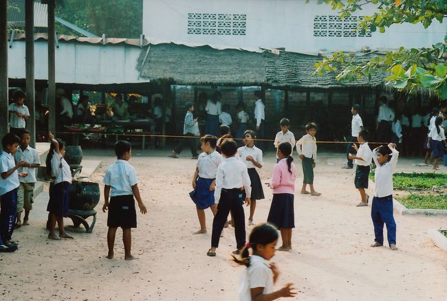 カンボジアの子供は