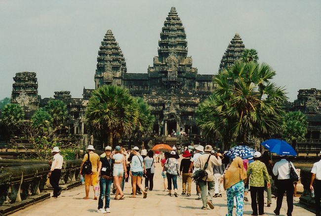 THE ANGKOR WATって感じ