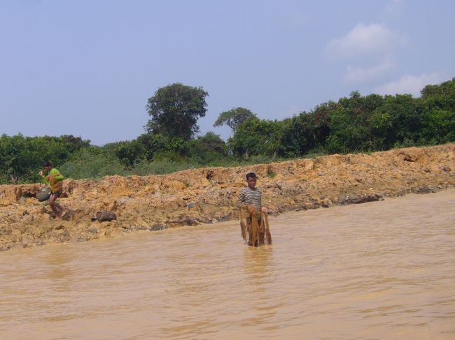 魚が豊富らしい<br /><br /><br /><br />レストランで出てくる魚がここで捕れたものと想像したら、口に入らないのわかるよね？？