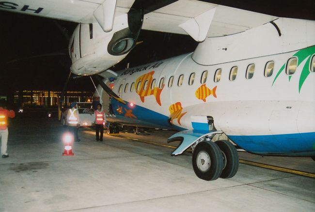 ボーディングブリッジがないので、歩いて搭乗