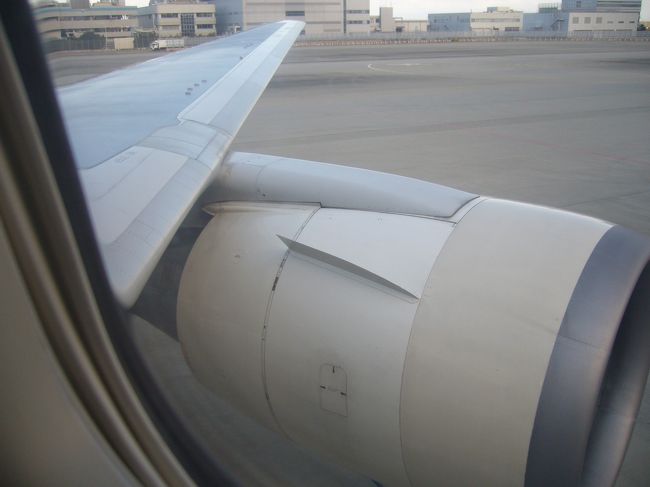 KIX-ICN JL961に乗り込む。<br />満席に近かった。