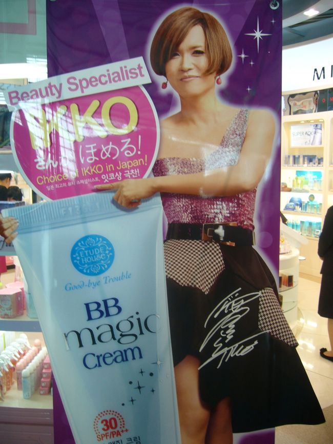 無事入国後、いきなりIKKO。<br />BBクリームが日本人に受けてるらしい。