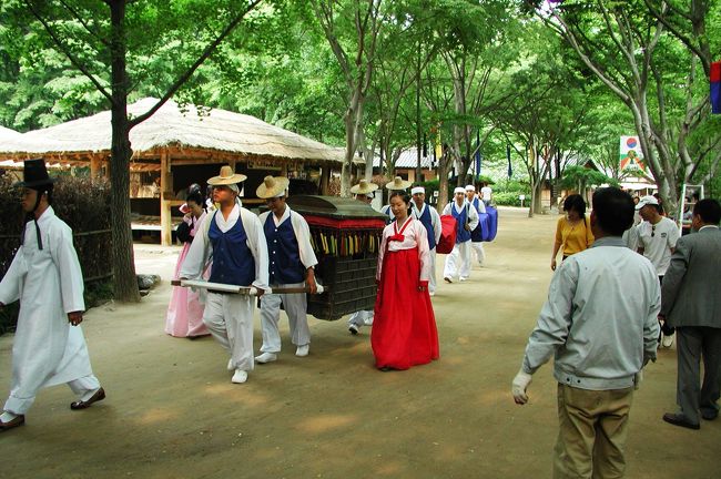 ⑫龍仁(ヨンイン)市：68万人：龍仁市は、ソウルの南約40キロに位置するベッドタウンです。韓国民俗村や、テーマパークが有名です。通過したことはありますが、滞在したことはありません。