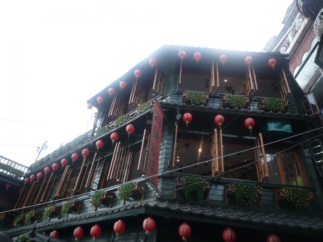 上を見上げると。。。<br /><br />なんだか素敵です☆