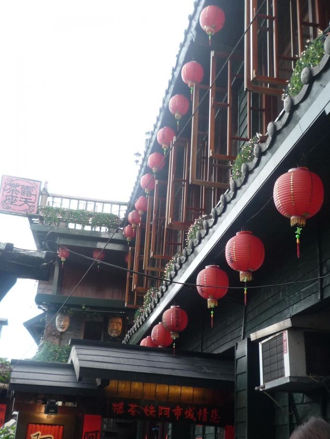 いたるところに提灯。<br />夜になると一段と綺麗でしょうね〜。