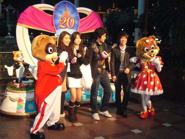 キャラクターとみんな記念撮影