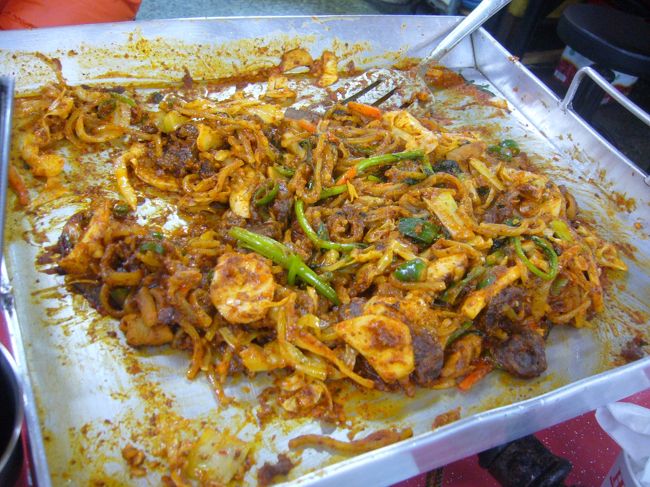 できあがり<br /><br /><br /><br />味は糞辛かった。火が出るくらい<br /><br /><br /><br />友達もこれはおいしくないとのこと。。。。