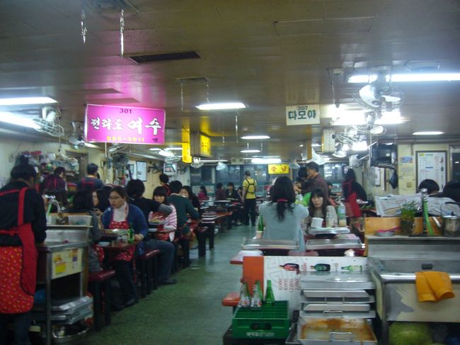 おもいっきりおばさんと、おっさんが喧嘩してた。<br /><br />どっちも店員やし。。。