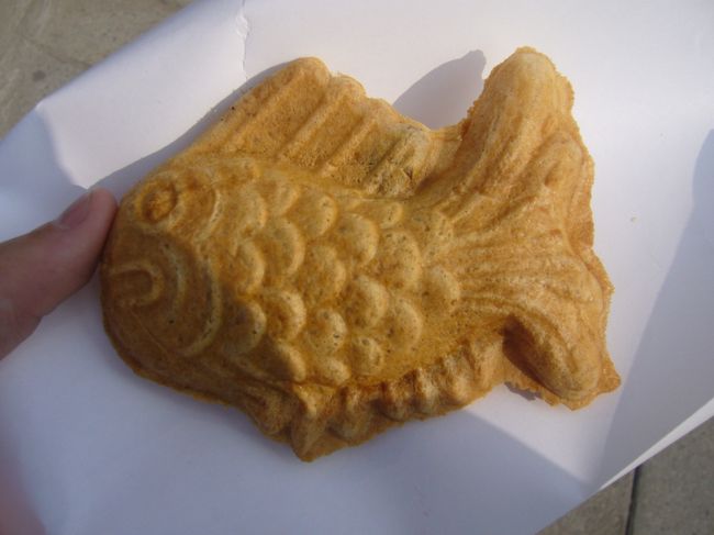 屋台で、プンオパンを食べる。<br /><br />たいやきと同じだった