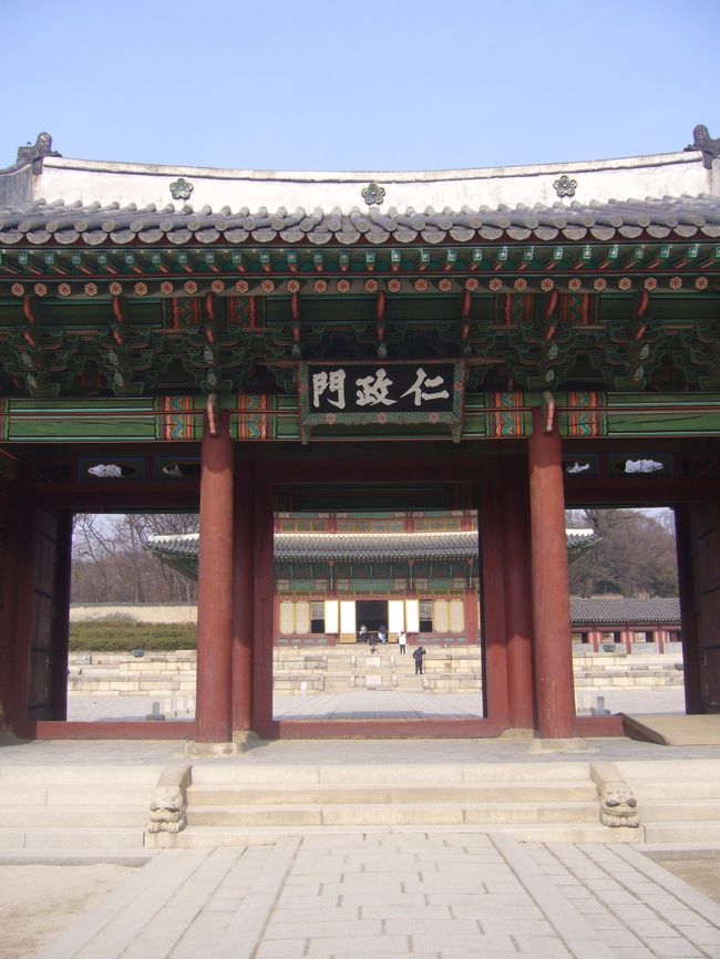昌徳宮到着<br /><br />こっちは定休日じゃなかった