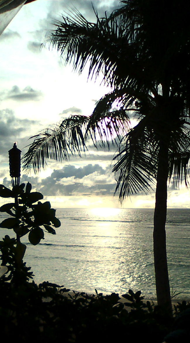 ディナーまでいた人には夕日のお楽しみも♪　ちゃんとディナーの席から夕日がながめられるようになっていました^^<br />スタッフさんに記念写真も撮ってもらえます☆<br />ディナーはビュッフェでした。