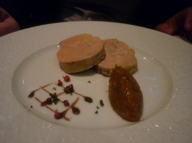 前菜　フォアグラと木イチゴソース<br />　　　マンゴーチャツネ？