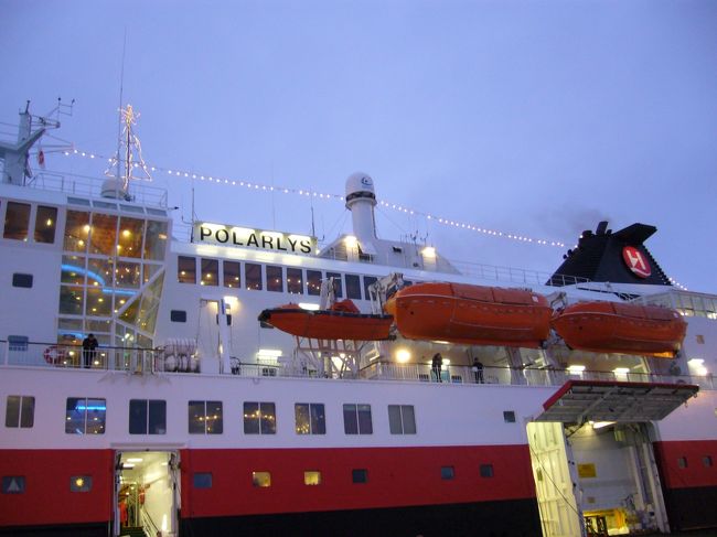 ベルゲンから来たポラリス号は、またベルゲンに向けて折り返し運転をします。<br /><br />いってらっしゃ〜い。ポラリス。