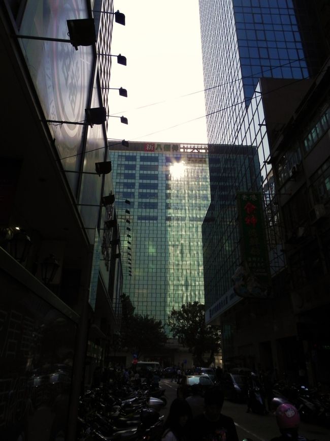 新馬路、ＭａｃａｕＳｑｕａｒｅ手前で降ろしてもらった<br /><br />２５Ｈｋｄ