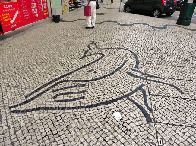 すぐ出てきてうろうろ<br /><br />おっと、くじらさんもあるねぇ