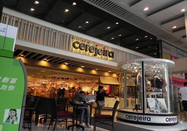 おっと、ここはよさそうやね♪<br /><br />よめはンすっと吸い込まれていった<br /><br />おーい、ここで待ってるわな