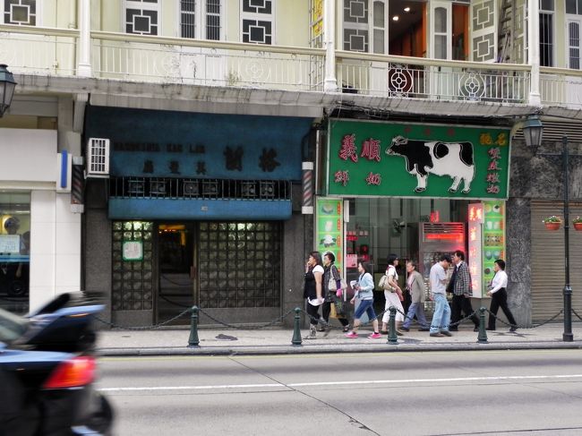 まぁだかな？<br /><br />おっ、あっこで食べましょか<br /><br />ポークバーガーもあるし♪そおやあれは食べとかなあかん