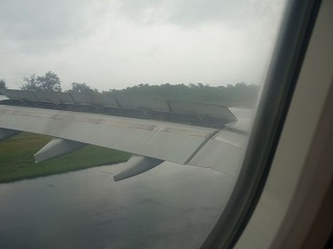 経由地コタキナバルに到着。現地は雨でした・・・マレー半島の東側は冬は雨季で、今回の目的地ペナンは西側で乾季ですのでそちらにしました。