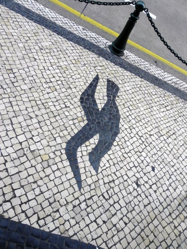 おかンが生前、おいらまだちっちゃいころなんとなく教えてくれました<br /><br />「ウチのご先祖は毛利藩でお小姓ながら殿様のお側に仕える武士やったんや、由緒ただしいんやから背筋伸ばして何があっても卑屈にならずにいなさいや」