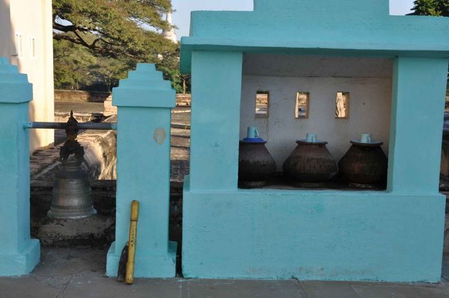観光中、遺跡や居住地、道ばたなど至るところにこんな水飲み場があります。
