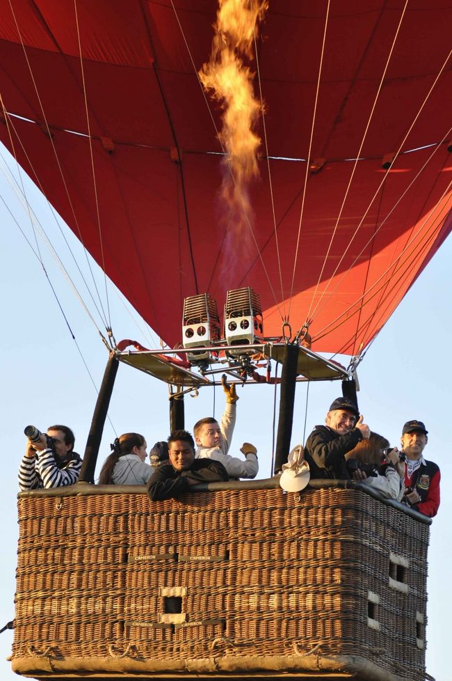 次々、我々の頭上を通り過ぎて行きます。