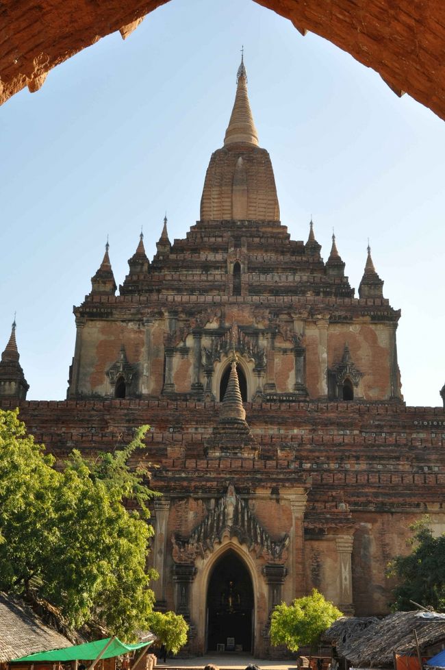 タビィニュ寺院。<br />バガンの遺跡は、ほとんど１１～１２世紀に、ビルマの王朝が開かれたときに建てられたということですが、残念ながら事情により世界遺産には登録されていないようです。