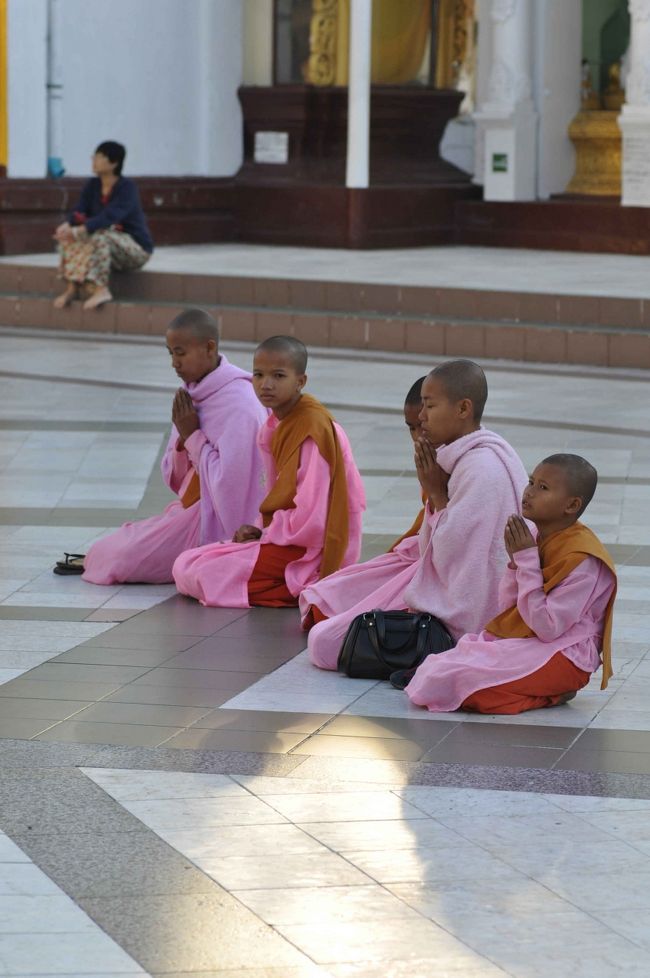 幼い尼僧も・・