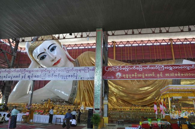 巨大な寝仏で有名な、チャウッターヂー・パヤー