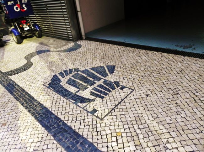 そのころを思い起こしてみるとクラスで色々なオリジナルのギャグが流行り、おいらのは何かあるごとに「さ〜ねぇ〜とぉ〜もぉ〜っ」と叫んだりするものでした<br /><br />ご先祖さまのお名前をギャグにするなんて失礼ですよね<br /><br />せやけどそのころはまだ小学校低学年、近所のありさわくんやのだくんらとそんなしょーもないことで毎日遊んでいました