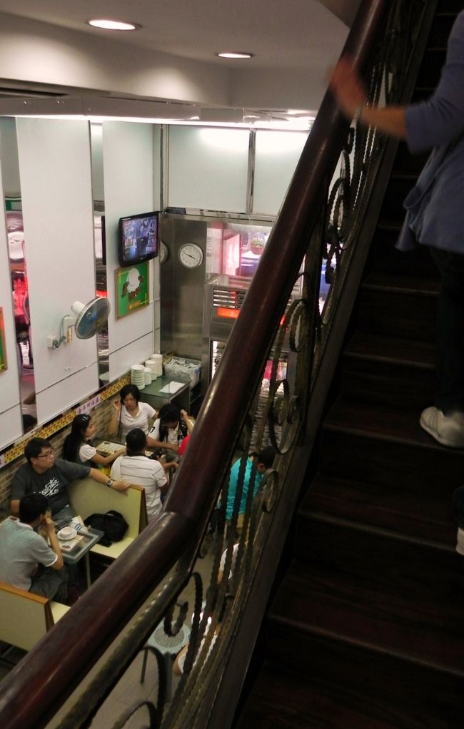 ここまで書いてきておいらの本能やろか、なんかしらんがやめろ、やめとけとしきりに信号を発してるみたいで