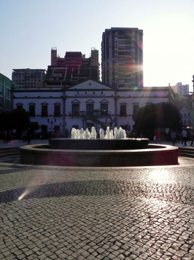 おお！静かやん♪<br /><br /><br />いや、おかンが遠い目になって、トイレに行きたいのかと思うほど切羽詰ったよになってそれでも静かに、詰まってたもんを吐き出すよに話はじめたん、