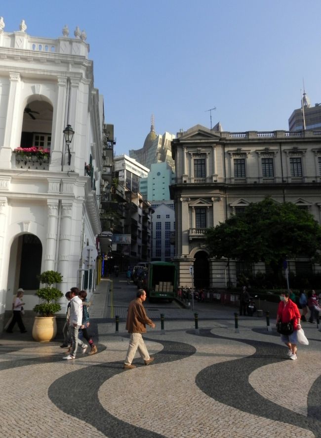 ねぇ、ええか<br /><br />なかちゃん<br /><br />ねこにはいたずらとかしたらあかん<br /><br />ほんまにあかんで<br /><br />