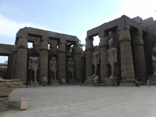 ラムセス２世の中庭。