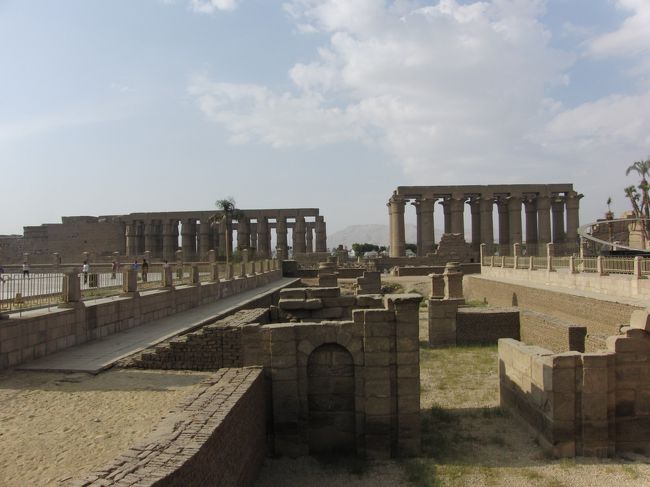 ルクソール神殿の広場から