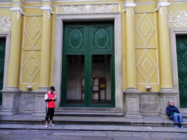 山奥のガードレールから谷におりて川の縁においてな、ごめんえって何度もくちんなかで言いながらふりきるよにかえってきてん