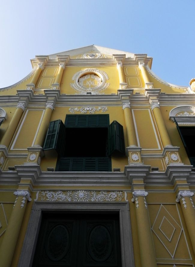 ウチにつくころにはえらい雨んなってな<br /><br />ダンボールの舟ん乗ったねこたちがみゃーみゃー泣いてるん聞こえた気がしたん