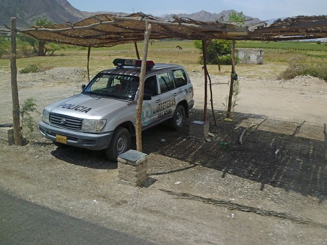 ナスカ→リマ、パトカー。