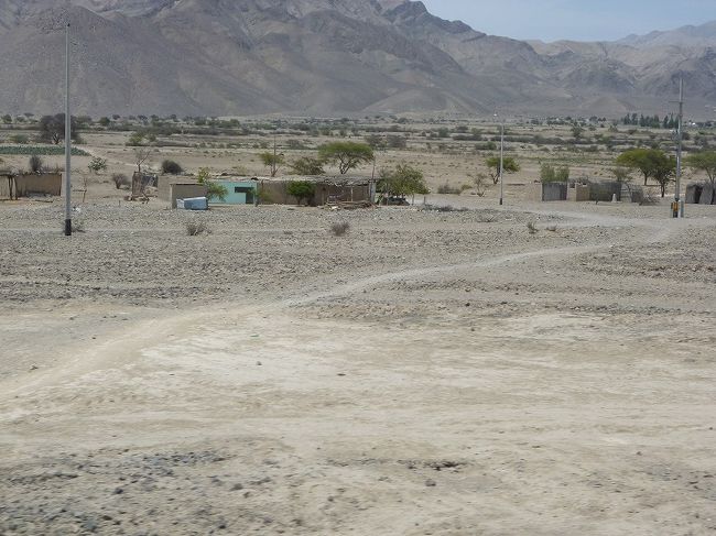 ナスカ→リマ、砂漠。