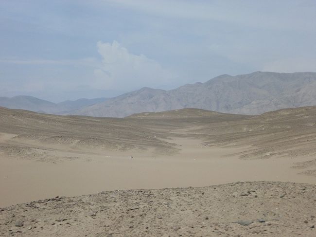 ナスカ→リマ、砂漠。
