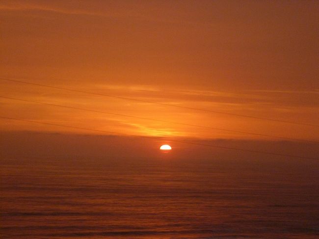ナスカ→リマ、きれいな夕焼け。午後６時18分。<br />