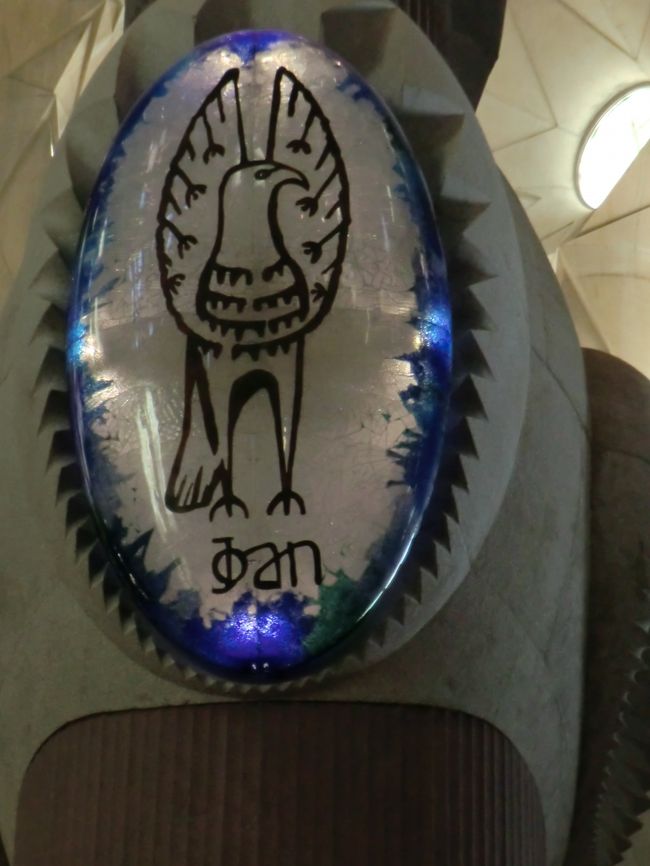 柱についていたブローチみたいな飾りが可愛かったのでパチリ。<br />これのお土産が欲しかったけど無かった・・。<br /><br />あったら売れると思うんだけどなぁ