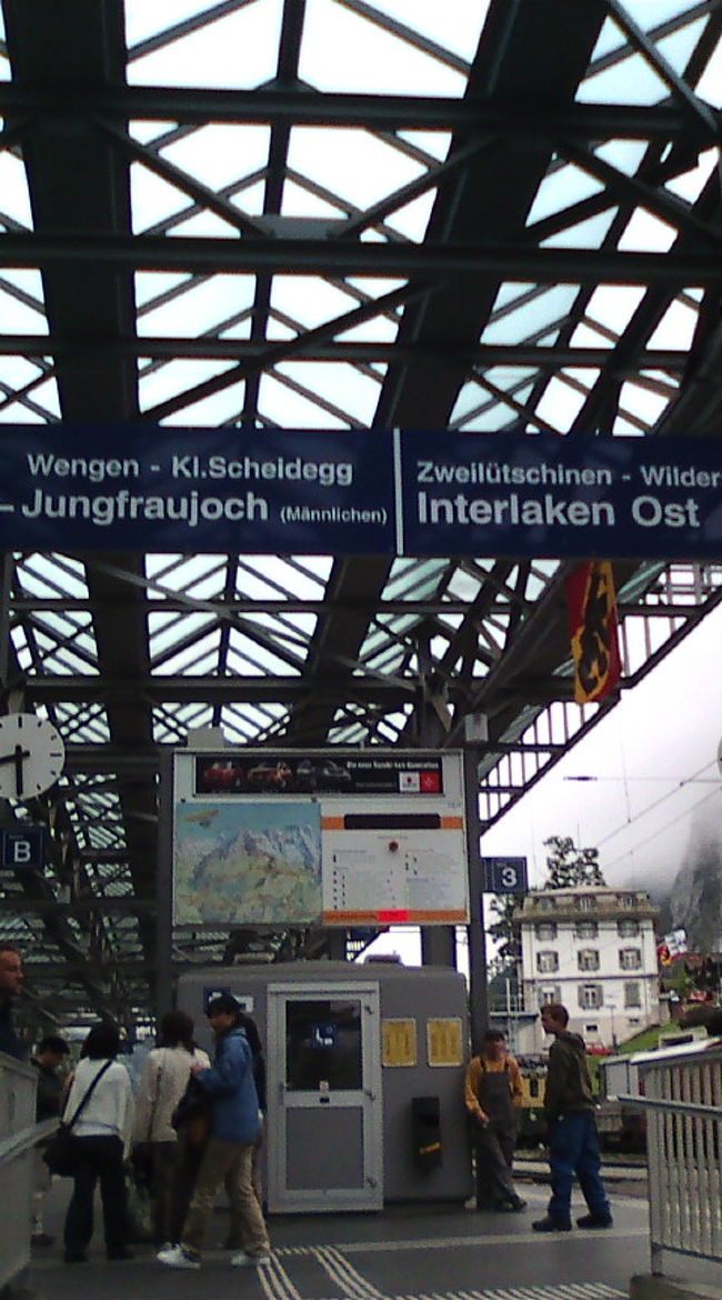 ホームはこんな感じ。なんかかっこいいね。