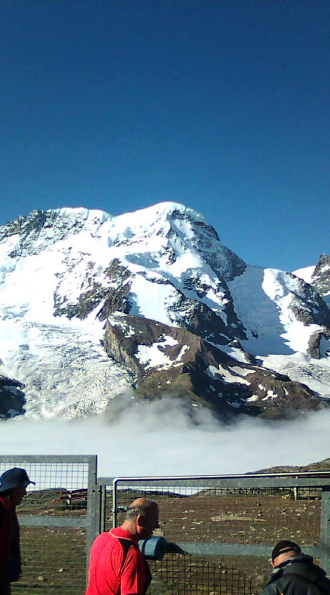 展望台みたいなところに到着。<br /><br />どど〜んと山がせまってくる！<br />かっこぇぇ〜〜〜