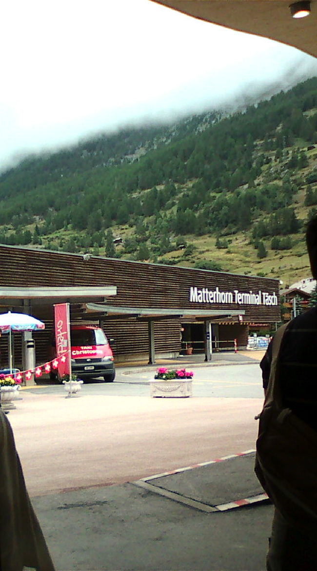 移動して次の日はマッターホルンハイキング！<br />フリータイムの中のオプションでした。<br />日本人ガイドつきで、添乗員さんも来てくれるということで、<br />安心です。<br />