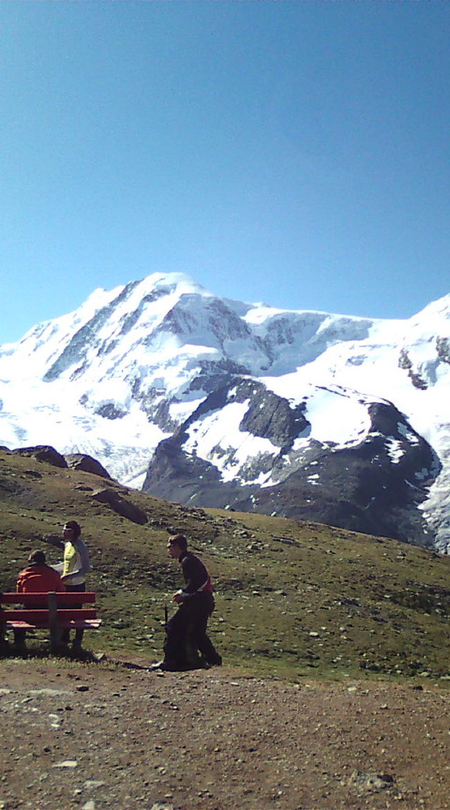 一駅分をハイキングしながら下ります。日本人ガイドさんが、いろいろと説明してくれて「へ〜」なんて言いながら、楽しいハイキング。<br />足場の悪いところはありますが、体力はあんまりいらない楽チンコース。