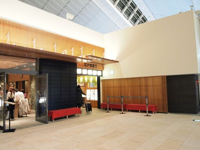 ワイドショーでも散々特集されていた江戸風のお店が並ぶところ。<br />思ってたよりも狭かった…。<br /><br />でも美味しそうなお店や面白そうなお土産屋はありました！