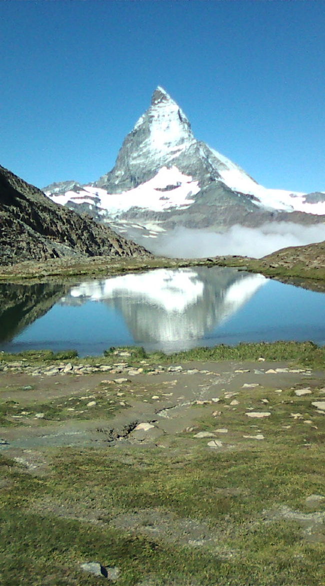 みんな逆さマッターホルンのベストポジションを探します♪