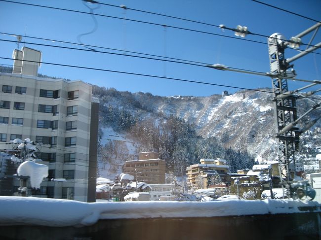 とか、云ってたら、トンネルを抜けると、<br /><br />わわわ！すっごく雪だし！<br /><br />（＠湯沢）